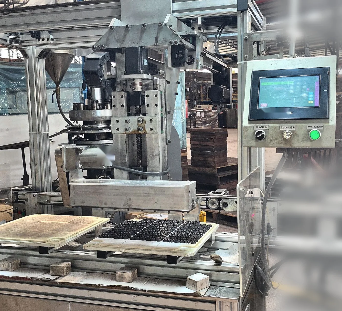 Automatischer Plattenbestücker